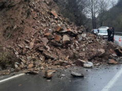 ЦУК: Добиени се повеќе пријави за свлечишта и одрони на патот