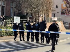 15-годишник уапсен во Британија за обидот за убиство на 16-годишно момче кое се бори за живот