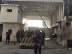 Пакистан: Тројца бомбаши-самоубијци го нападнаа седиштето на паравоените сили