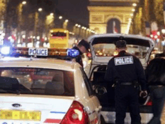 Пукање на Париз: Полицијата совлада маж што се заканувал со нож