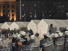 (Видео) Хаос во Белград, одекнуваат топовски удари