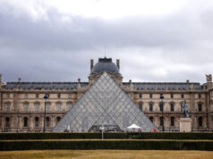 Обвинител: Грабежот во Лувр е дело на ситни криминалци, а не на професионалци