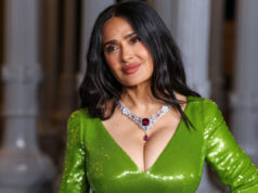 (Фото) Салма Хајек блесна на гала вечера во Лос Анџелес: никој не можеше да ги тргне очите од нејзините гради