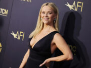 „Плачев секоја вечер“: актерката откри како се справила со постпородилната депресија