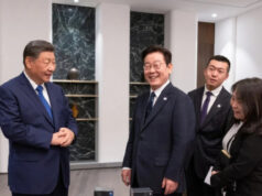 (Видео) Џјинпинг се пошегува со јужнокорејскиот претседател: „Проверете дали има задна врата“