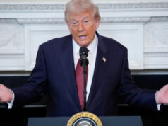 Азаров: Трамп не и верува на украинската влада