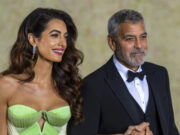 (Фото) Таа никогаш не прави модна грешка, а редовно го користи овој трик со чевлите