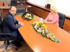 Со букет цвеќе Ѓорѓиевски ја испрати Арсовска и ја презема градоначалничката функција