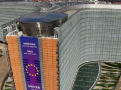 Брисел го обвинува Трамп за поткопување на позицијата на Европа