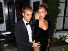 (Фото) Хејли Бибер во тесно бикини го полуде Џастин Бибер