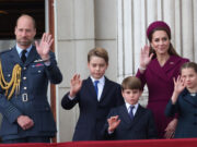 Принцот Џорџ сака мобилен телефон, но неговиот татко не му дозволува