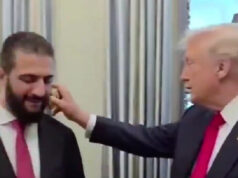 (Видео) Трамп го испрска сирискиот претседател со парфем: „Колку жени имаш?“