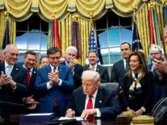 (Видео) Трамп потпиша договор: се стави крај на најдолгата блокада на владата на САД во историјата