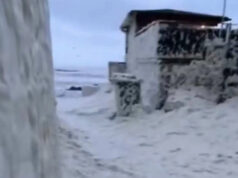 (Видео) Морска пена го преплави Даблин по силното невреме