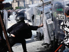 (Видео) Масовни протести во Мексико Сити – повредени 120 лица