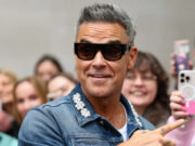 (Фото) Роби Вилијамс призна дека ослабел користејќи лекови, сега предупредува: „Само се влошува…“