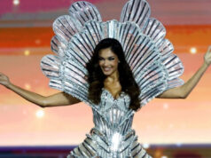 (Видео) За хрватската претсавничка на Мис Универзум веќе велат дека е победничка: прошета во бикини, а потоа во црвен фустан, сите зборуваат за неа