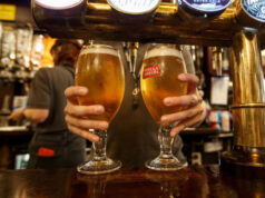 Грција користи дигитални алатки за борба против продажбата на алкохол и тутун на малолетници