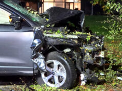 Со БМВ удрил во контејнери и автомобил, па побегнал