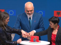 Албанија со торта во Брисел го прослави отворањето на последниот преговарачки кластер со ЕУ