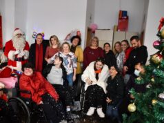 Градоначалничката Трајкоска заедно со сопругата на Мицкоски и пратеничката Пешевска се дружеа со децата со церебрална парализа во населбата Расадник