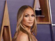 (Видео) Сè е широко на неа, а таа е толку „проклето секси“