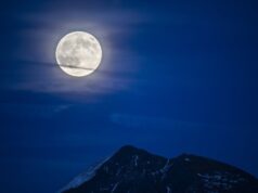 Доаѓа последната супермесечина за оваа година: на кои знаци им се менува животот