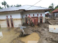 (Видео) Незапаметени поплави во Индонезија: 440 мртви, повеќе од 400 лица се водат како исчезнати