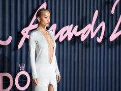 Деколте до папок: Секси стајлингот на Рита Ора открива многу