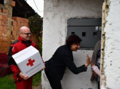 Стаменкоска Трајкоска и Црвен Крст со хуманитарни пакети за семејства во социјален ризик