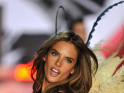 (Фото) Голите гради на бразилската манекенка го срушија интернетот