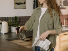 Без прашина до 10 дена: Ставете капка од оваа течност во вода и избришете ја целата куќа