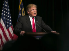 Белата куќа: Фластерите на рацете на Трамп не се поради повреда