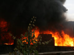 (Видео) Бебе загина во пожар, пожарникарите успеале да ги спасат мајката и трите деца во Призрен