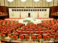 (Видео) Тепачка во турскиот парламент