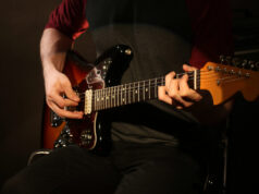 (Видео) Почина британскиот музичар Крис Рија: неговиот хит ги одбележуваше празниците со години