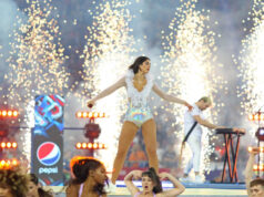 (Фото) Вистинска убавица: Минијатурното бикини ги откри сите нејзини атрибути