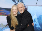 (Видео) Тие ја започнаа својата љубовна приказна со афера, а 25 години подоцна се сакаат како првиот ден