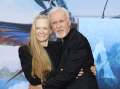 (Видео) Тие ја започнаа својата љубовна приказна со афера, а 25 години подоцна се сакаат како првиот ден