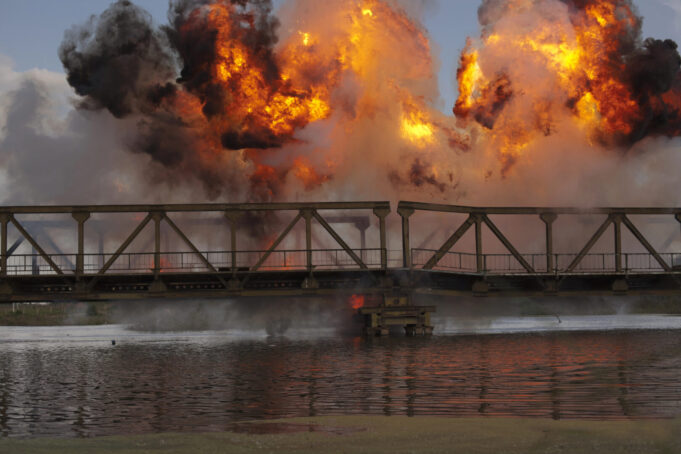 eksplozija-depositphotos_20056451_xl-1