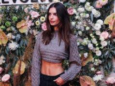 (Фото) Емили Ратајковски повторно провоцира: „Никогаш нема да ми здосадат овие фотографии од тебе“