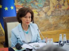 Сиљановска-Давкова со честитка до верниците кои го прославуваат Божиќ според Грегоријанскиот календар