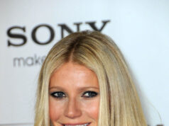 (Видео) Во фустанот на нејзината мајка од 1996 година, таа покажа дека е најубавото бебе на познати личности