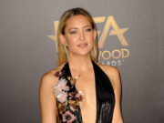 (Видео) Црниот фустан на Кејт Хадсон е совршен за празничните вечери