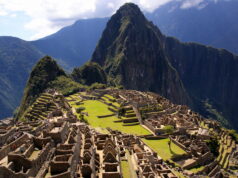 (Видео) Судир на возови на железничката пруга кон Мачу Пикчу: еден загинат, десетици повредени