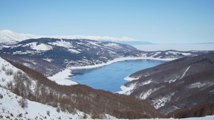 mavrovsko-ezero-mavrovo-pexels-sabinakallari-30440136
