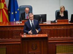 Мицкоски: Лага е дека има договор за мигранти, граѓаните да бидат спокојни