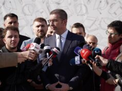 „Ако лажат британските медиуми и „нема легални и нелегални мигранти“ – Мицкоски нека ја потпише Резолуцијата!“, бара СДСМ