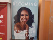 (Фото) Поранешната прва дама маѓепса во чипка и стави крај на гласините: Се сакаат повеќе од кога било