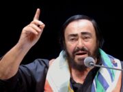 Скандал во Италија: Статуата на Павароти „заробена“ во мраз, вдовицата огорчена